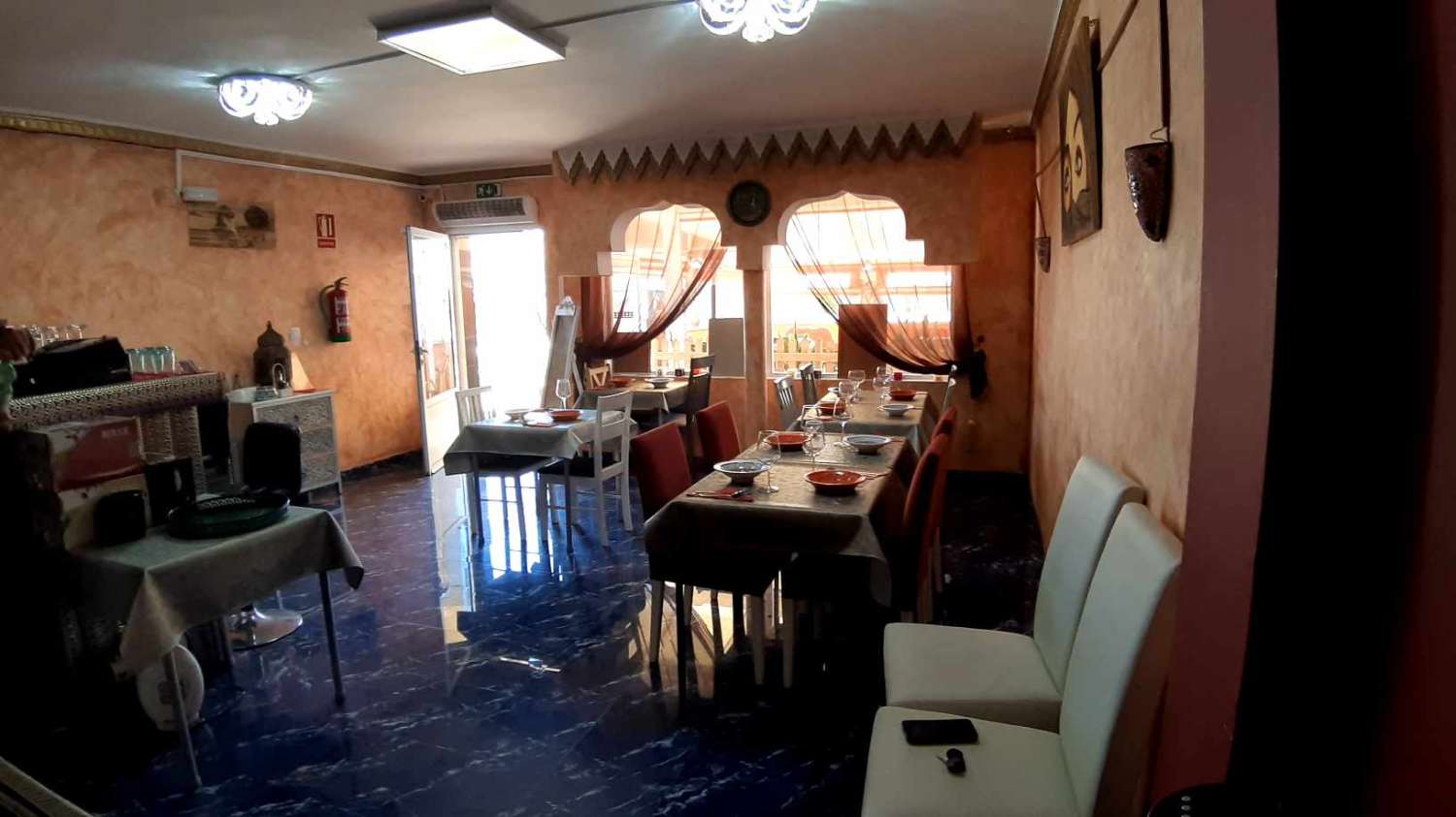 GUTE ANGEBOT Restaurant mit Terrasse in Torrevieja (Transfer)..