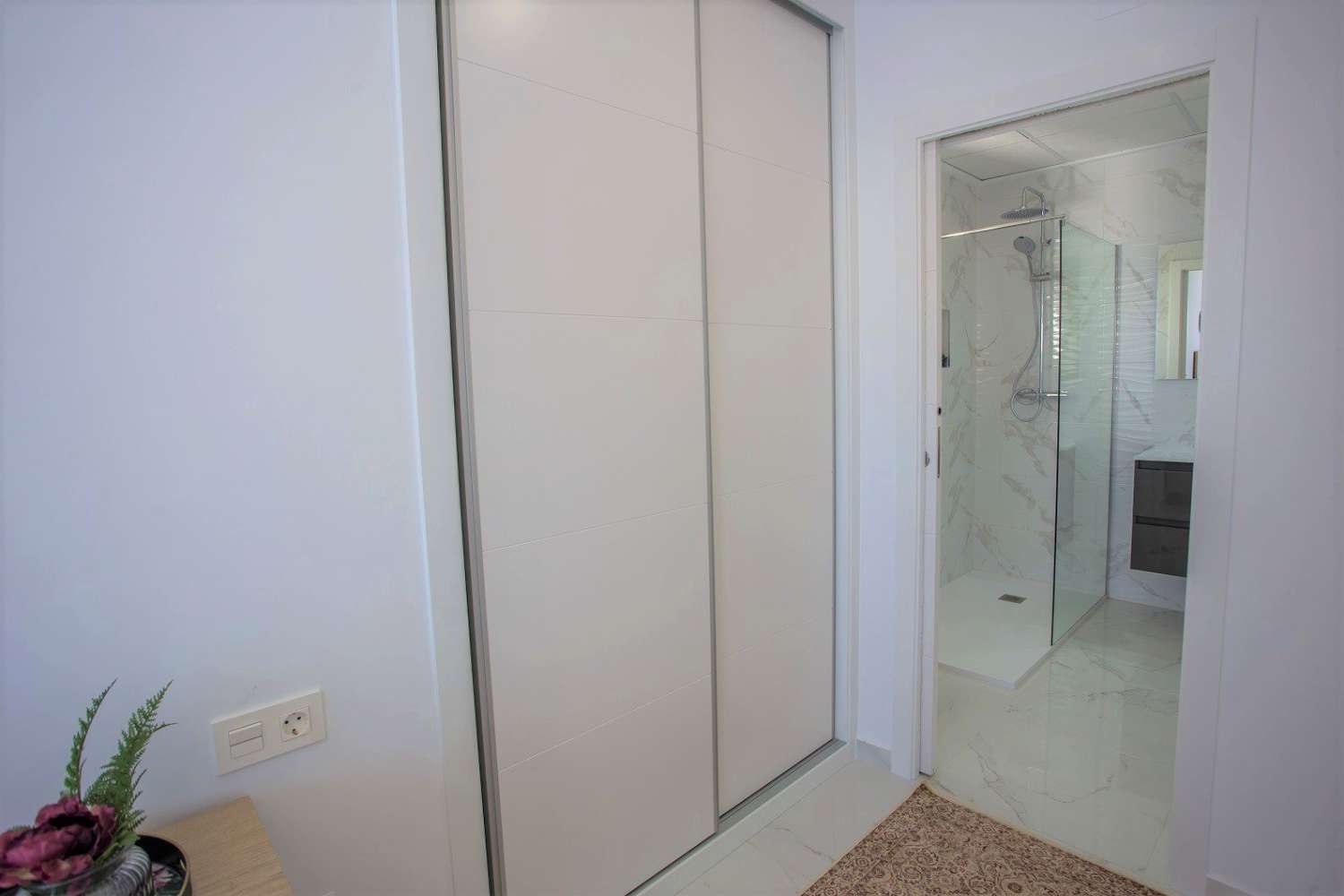 Magnífica villa nueva con piscina privada en Los Montesinos