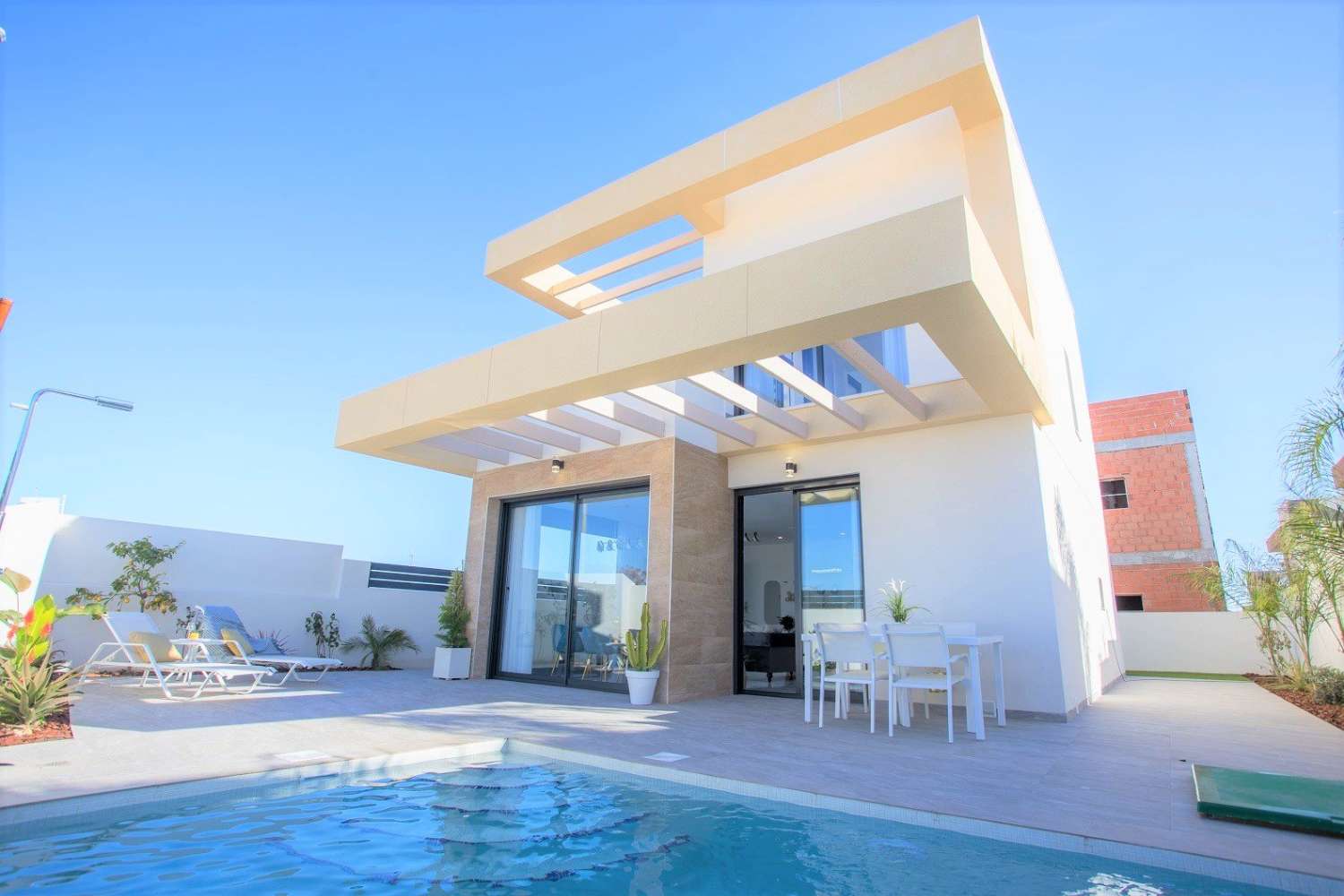 Magnífica villa nueva con piscina privada desde 275.900 euros en Los Montesinos