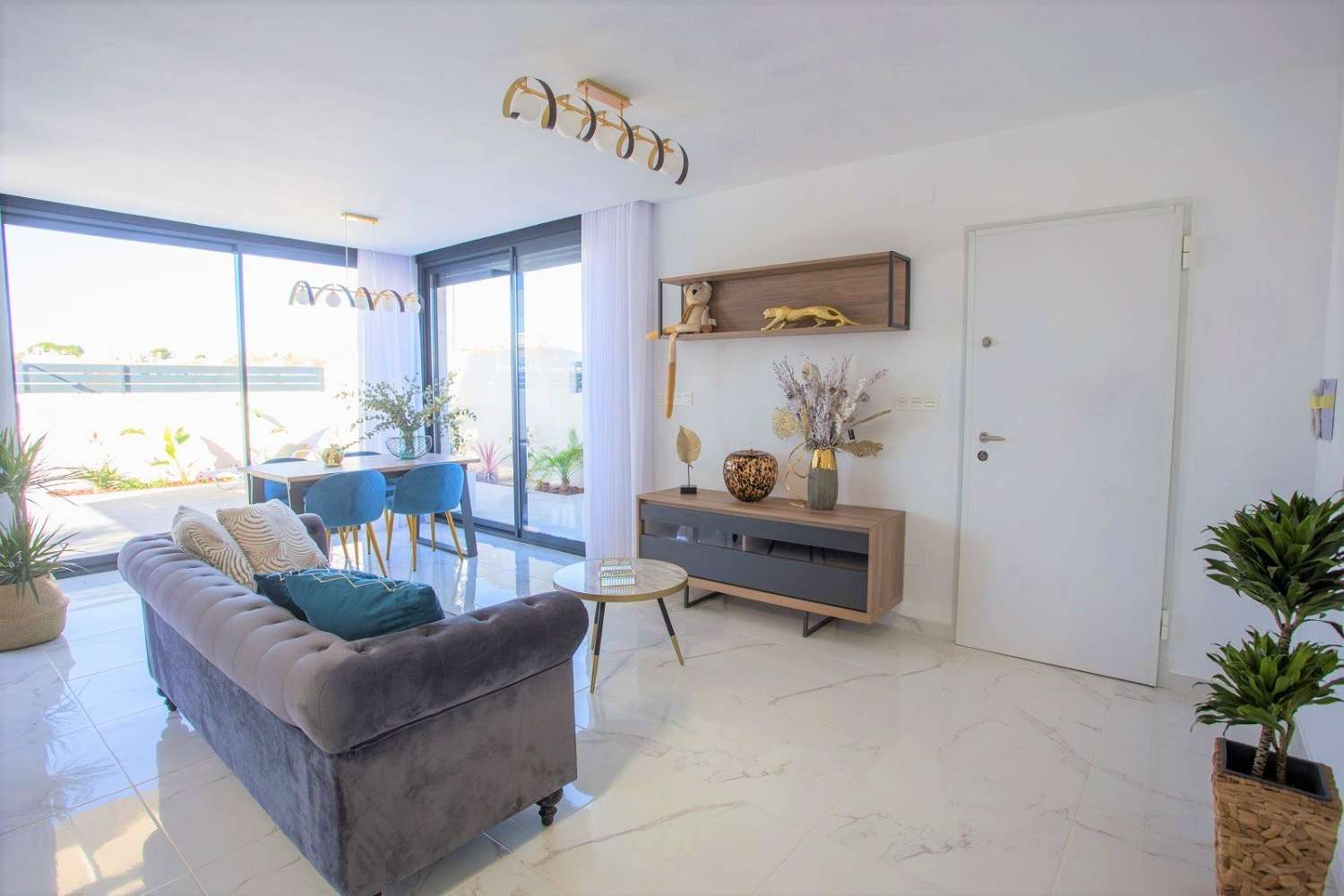 Magnífica villa nueva con piscina privada en Los Montesinos