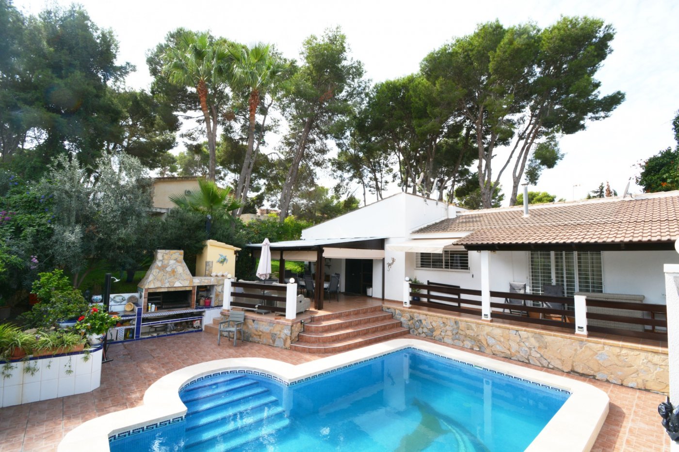Espléndida villa de 4 dormitorios y piscina privada en Torrevieja Los Balcones
