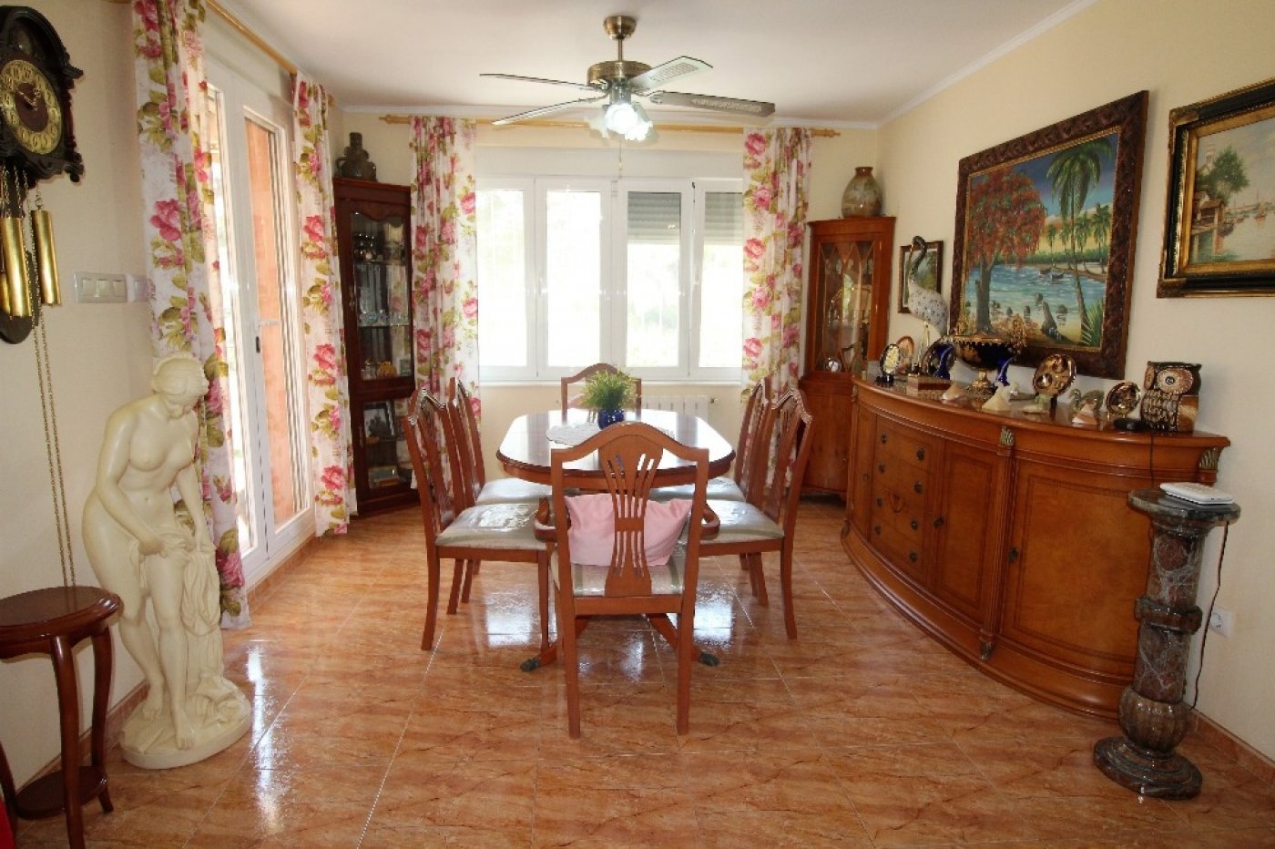 INDEPENDENT VILLA, 5 BEDROOMS, LARGE GARDEN WITH POOL + ACCOMMODATION (independent)