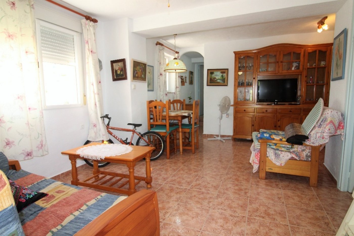 INDEPENDENT VILLA, 5 BEDROOMS, LARGE GARDEN WITH POOL + ACCOMMODATION (independent)