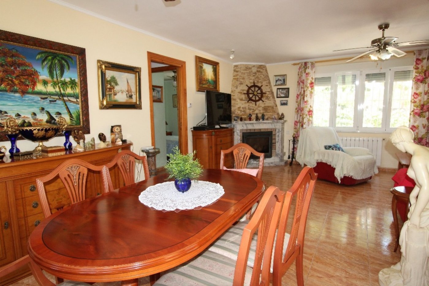 VILLA INDIPENDENTE, 5 CAMERE, AMPIO GIARDINO CON PISCINA + ALLOGGIO (indipendente)
