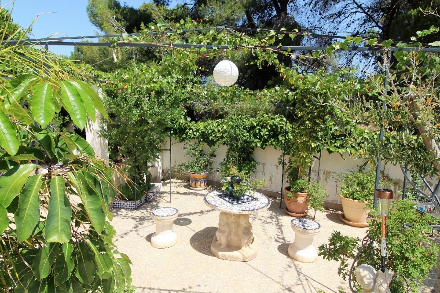 INDEPENDENT VILLA, 5 BEDROOMS, LARGE GARDEN WITH POOL + ACCOMMODATION (independent)