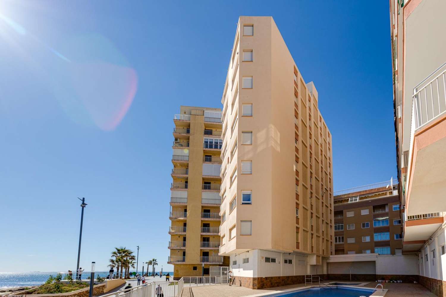 Apartamento de 3 dormitorios con vistas al mar en Torrevieja (playa Del Cura)