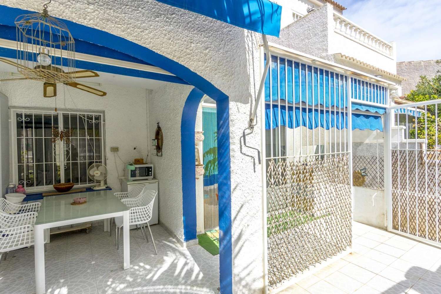 TORREVIEJA El Limonar, Charming 2 bedroom semi-detached house, renovated, with shared swimming pool