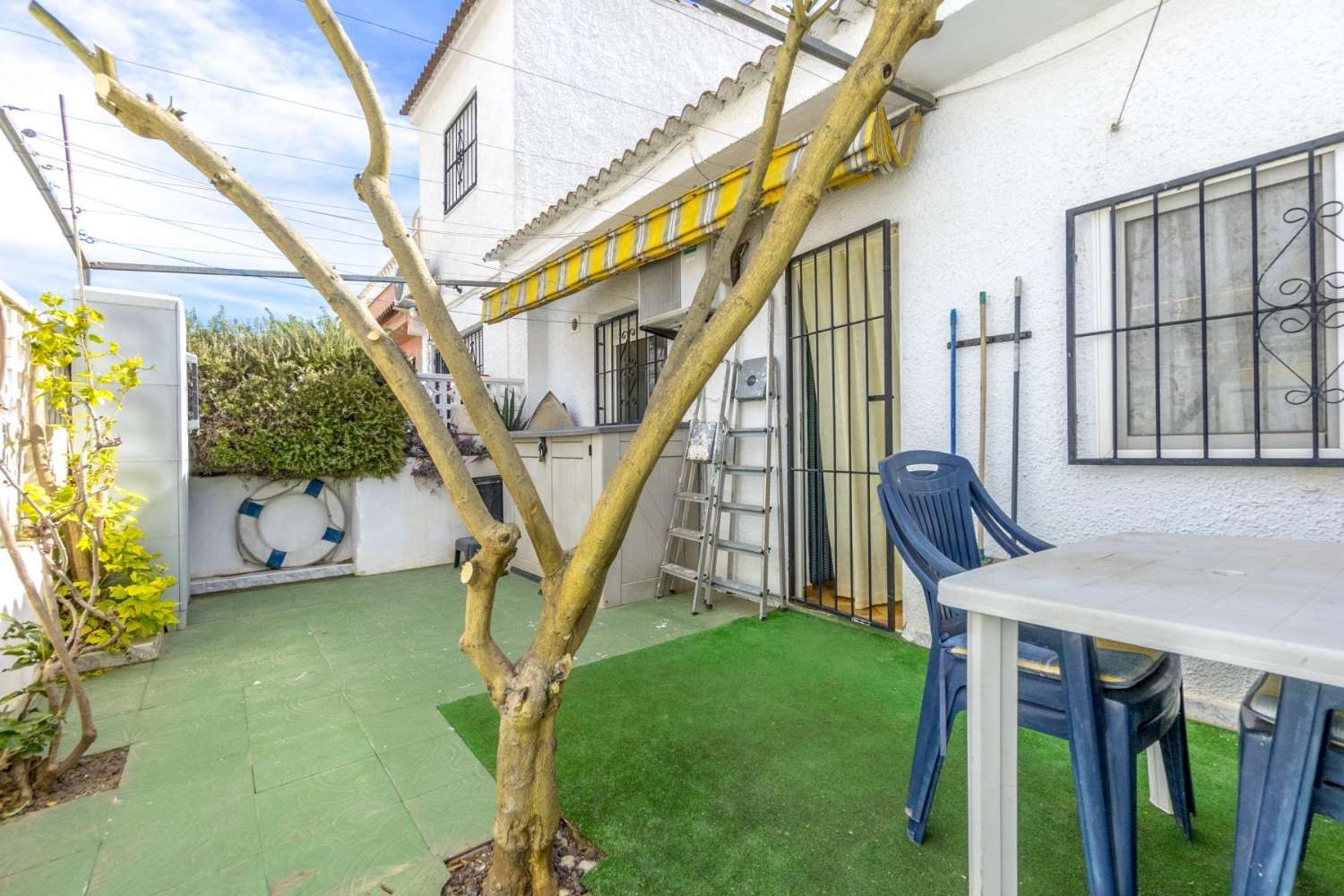 TORREVIEJA El Limonar, Charming 2 bedroom semi-detached house, renovated, with shared swimming pool