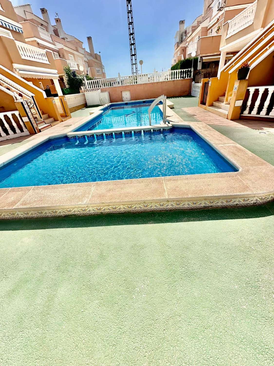 Torrevejia, Mar Azul magnifico bungalow con 2 camere da letto e piscina vicino al mare
