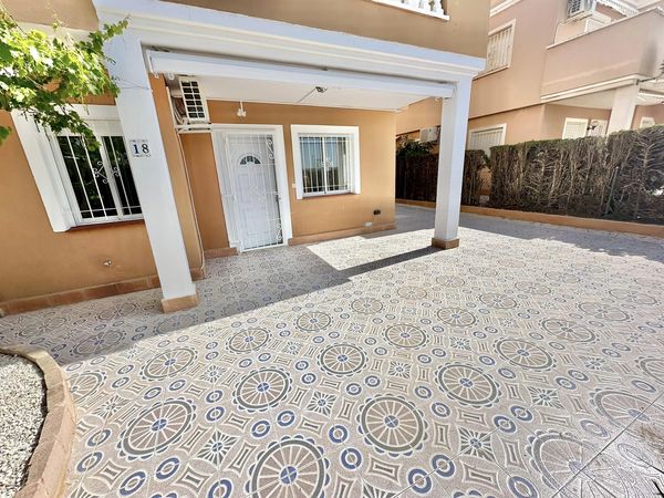 Torrevejia, Mar Azul magnificent 2 bedroom bungalow and swimming pool close to the sea