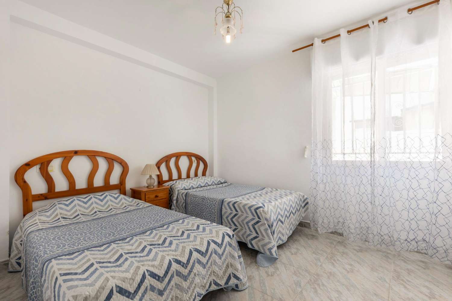Bungalow de 4 dormitorios - Torrevieja (zona cruce de caminos)