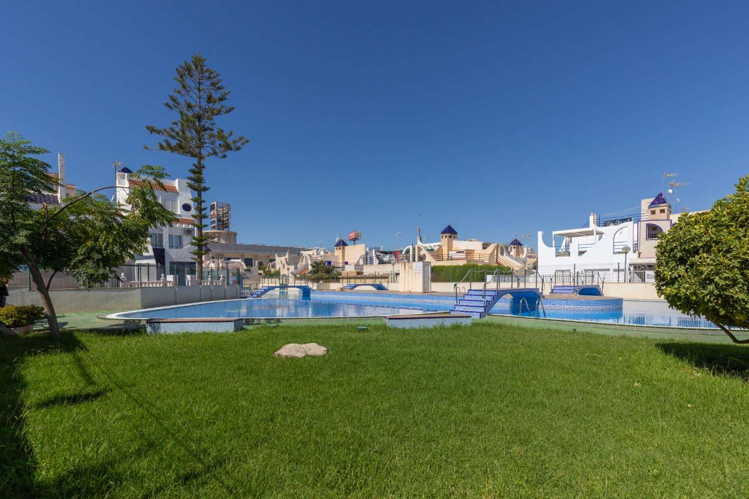 Bungalow de 4 dormitorios - Torrevieja (zona cruce de caminos)
