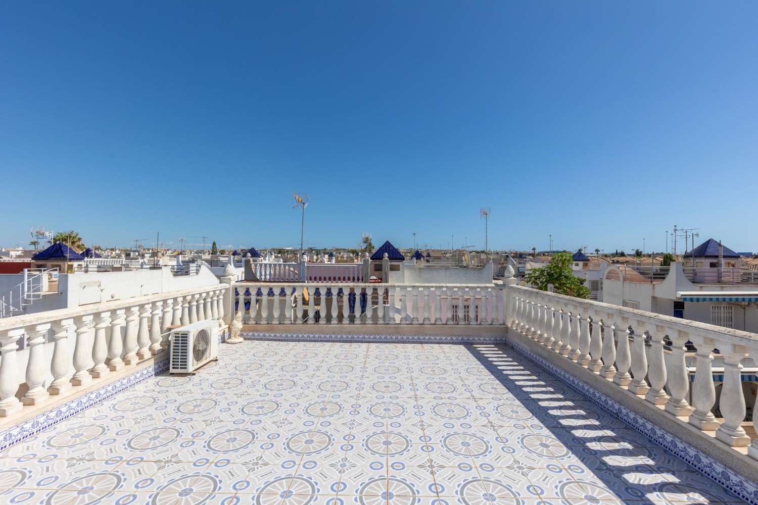Bungalow de 4 dormitorios - Torrevieja (zona cruce de caminos)