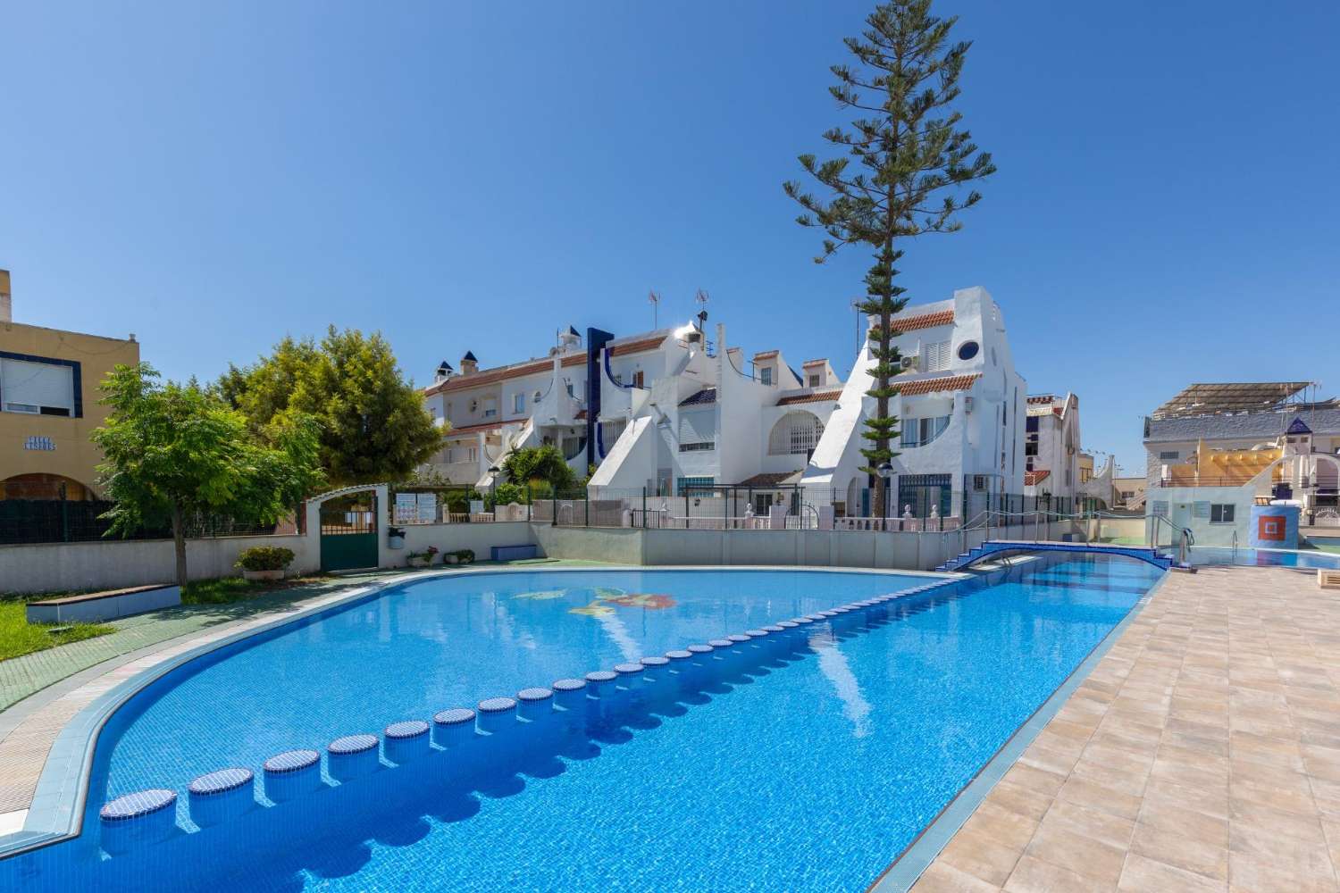 Bungalow de 4 dormitorios - Torrevieja (zona cruce de caminos)