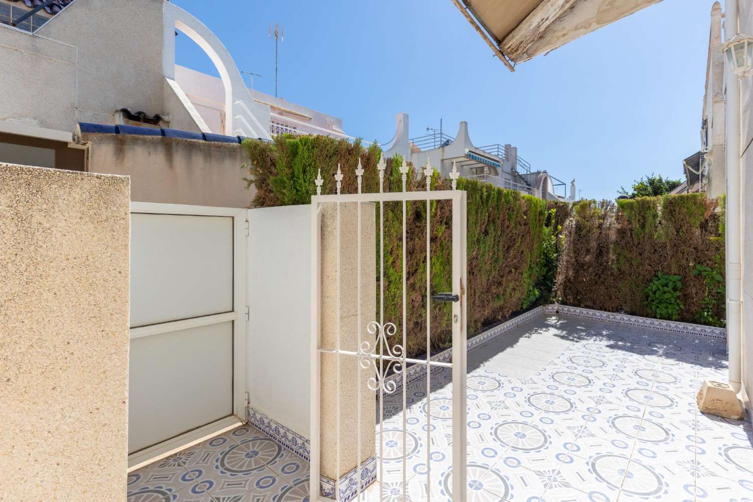 Bungalow de 4 dormitorios - Torrevieja (zona cruce de caminos)