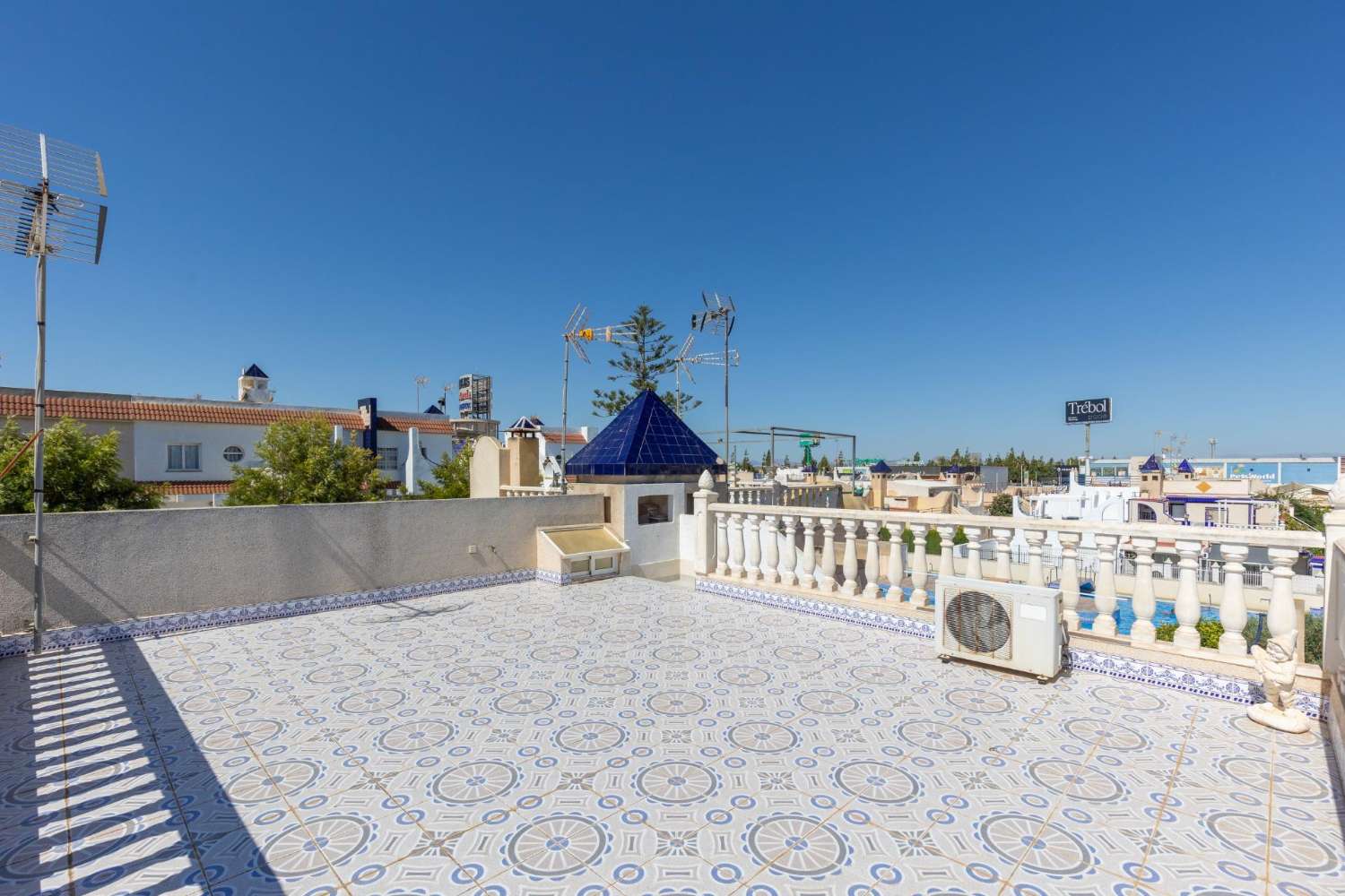 Bungalow de 4 dormitorios - Torrevieja (zona cruce de caminos)