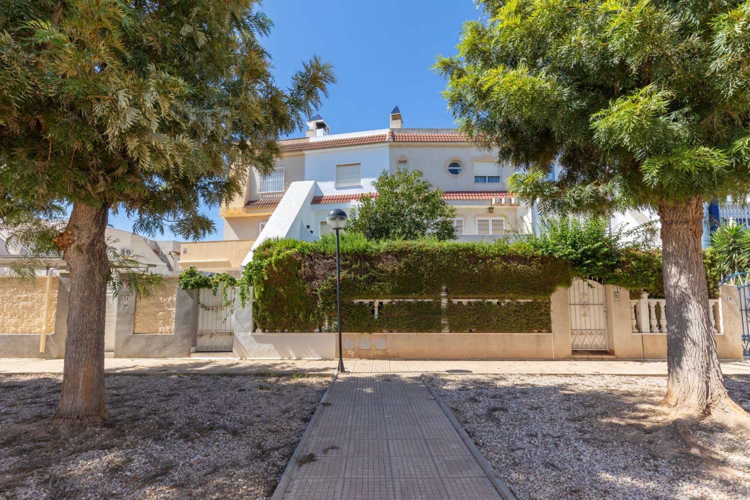 Bungalow de 4 dormitorios - Torrevieja (zona cruce de caminos)
