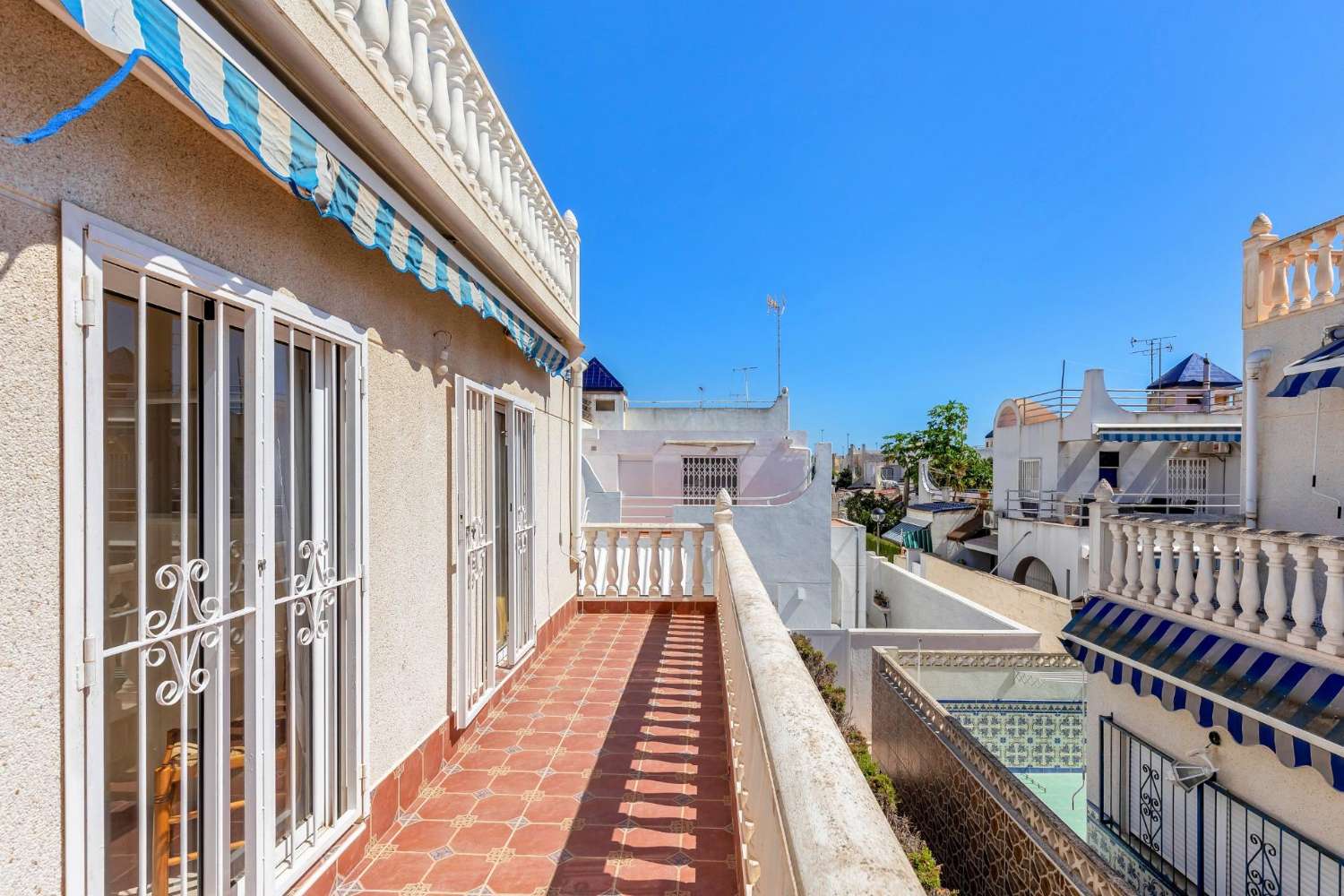 Bungalow de 4 dormitorios - Torrevieja (zona cruce de caminos)