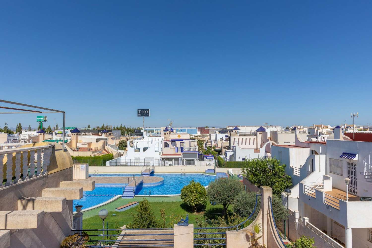 Bungalow de 4 dormitorios - Torrevieja (zona cruce de caminos)