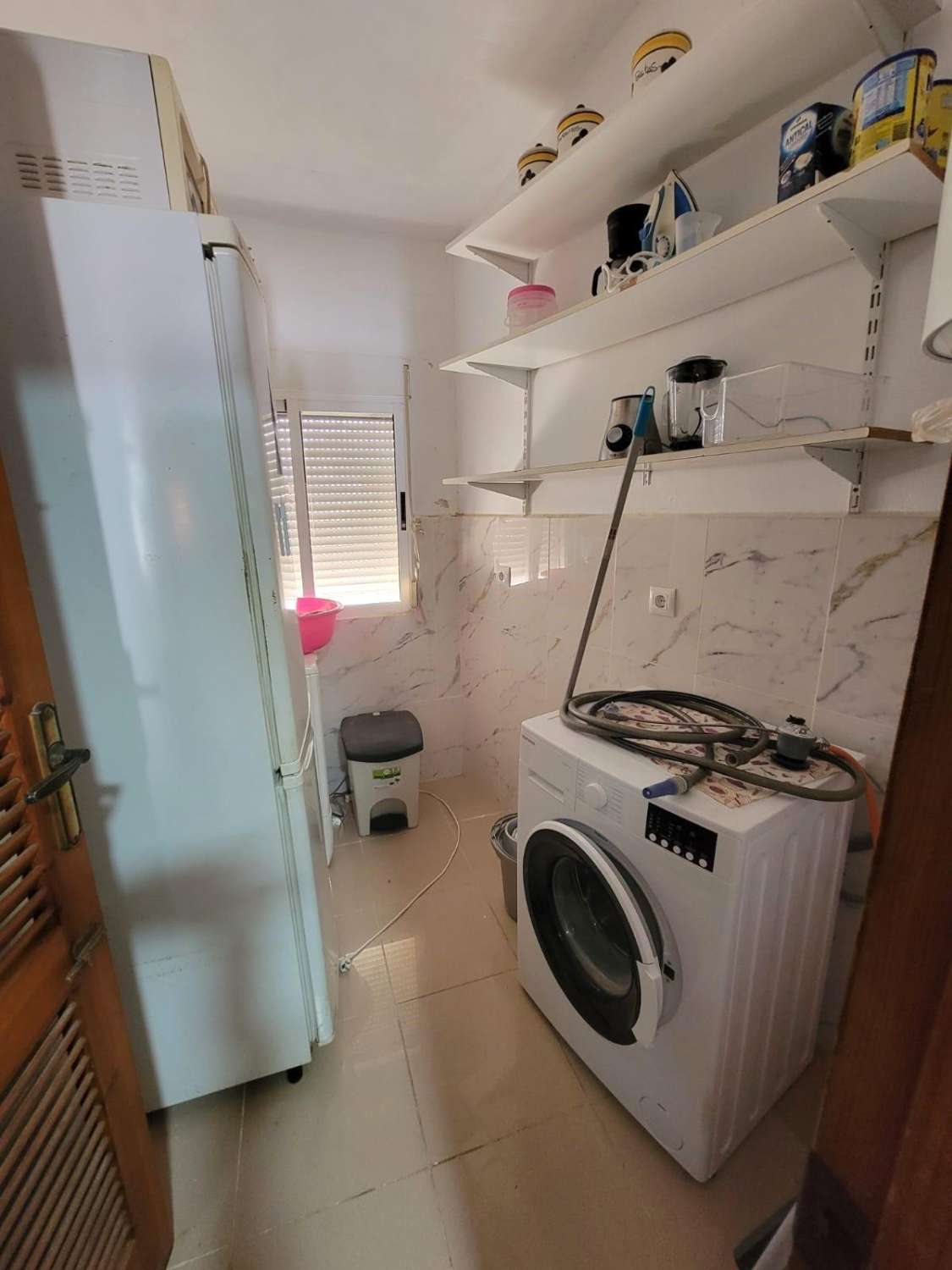 Da ristrutturare, appartamento su 2 piani, 2 camere da letto, 2 bagni, solarium e piscina, a Calas Blancas