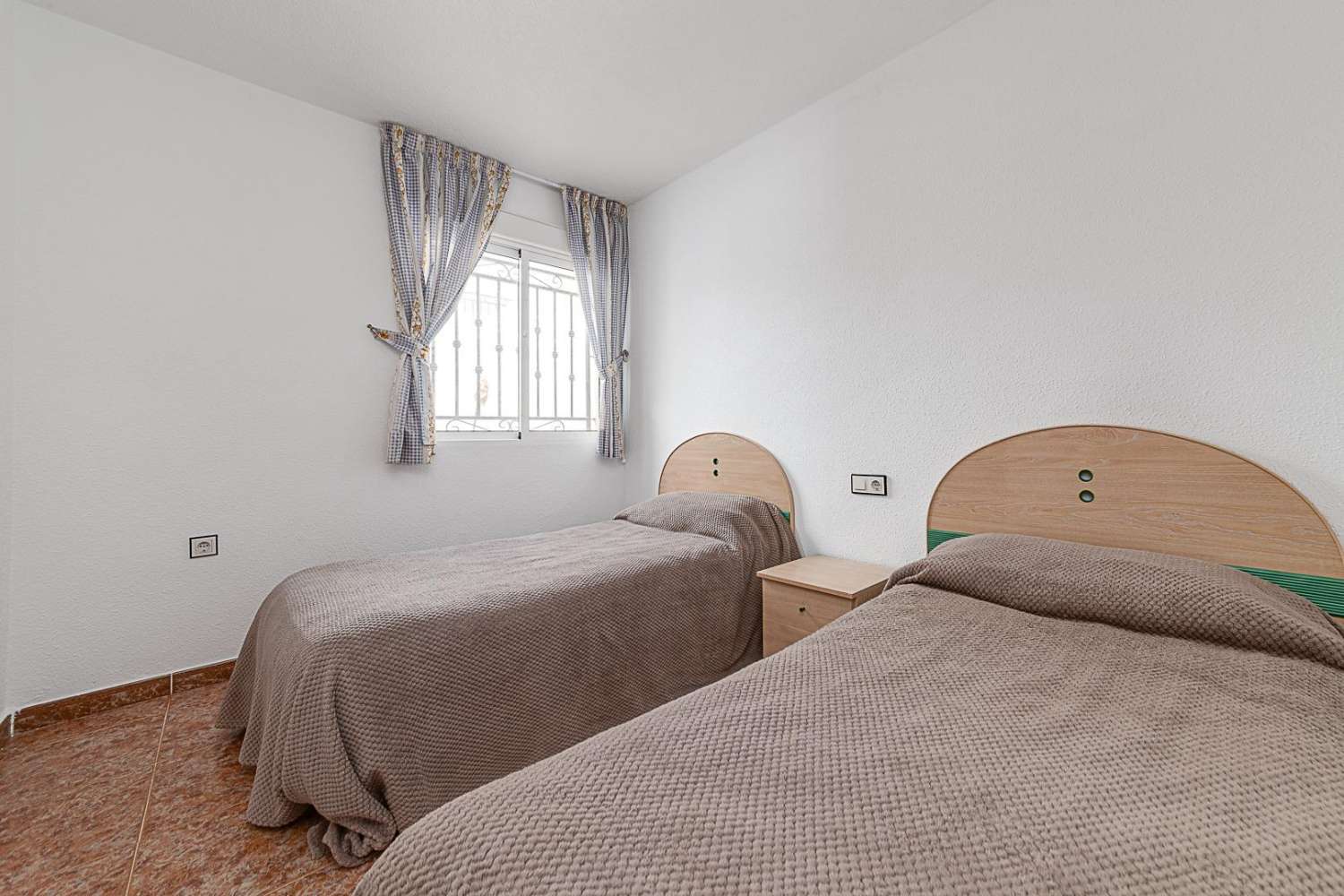 BUNGALOW CON 2 CAMERE DA LETTO CON GIARDINO PRIVATO, PISCINA COMUNITARIA E PARCHEGGIO (Vistabella Golf)