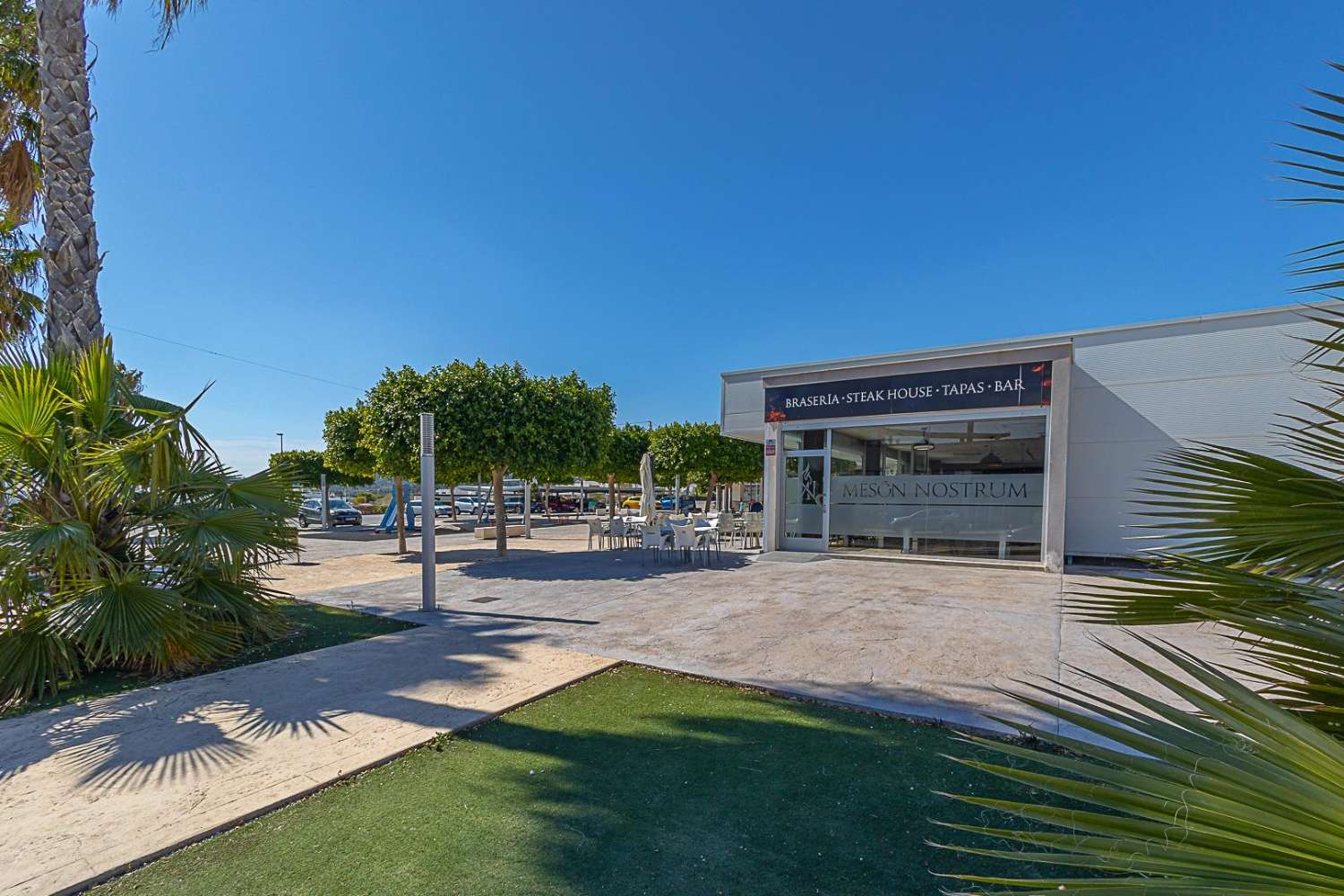 BUNGALOW CON 2 CAMERE DA LETTO CON GIARDINO PRIVATO, PISCINA COMUNITARIA E PARCHEGGIO (Vistabella Golf)