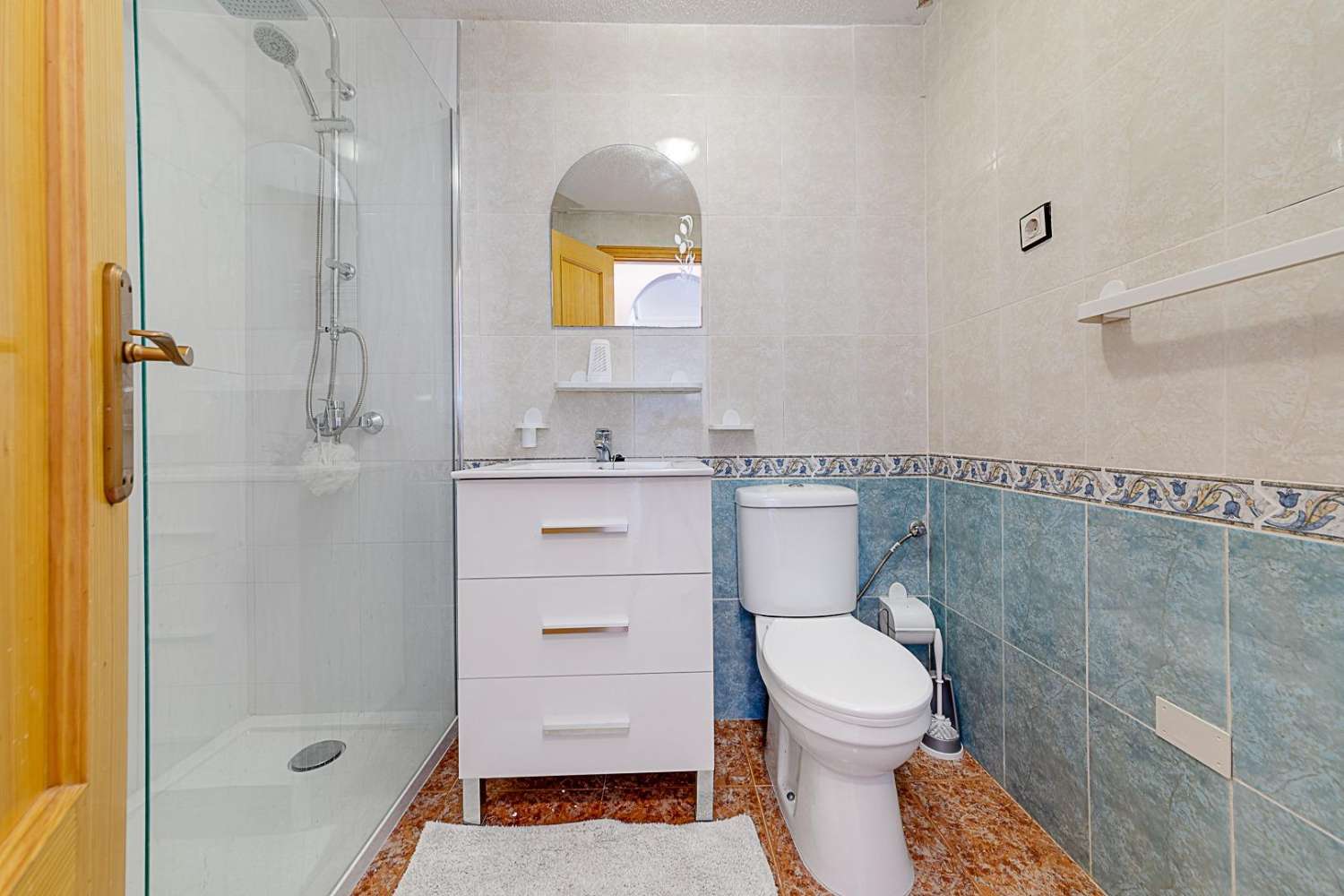BUNGALOW CON 2 CAMERE DA LETTO CON GIARDINO PRIVATO, PISCINA COMUNITARIA E PARCHEGGIO (Vistabella Golf)