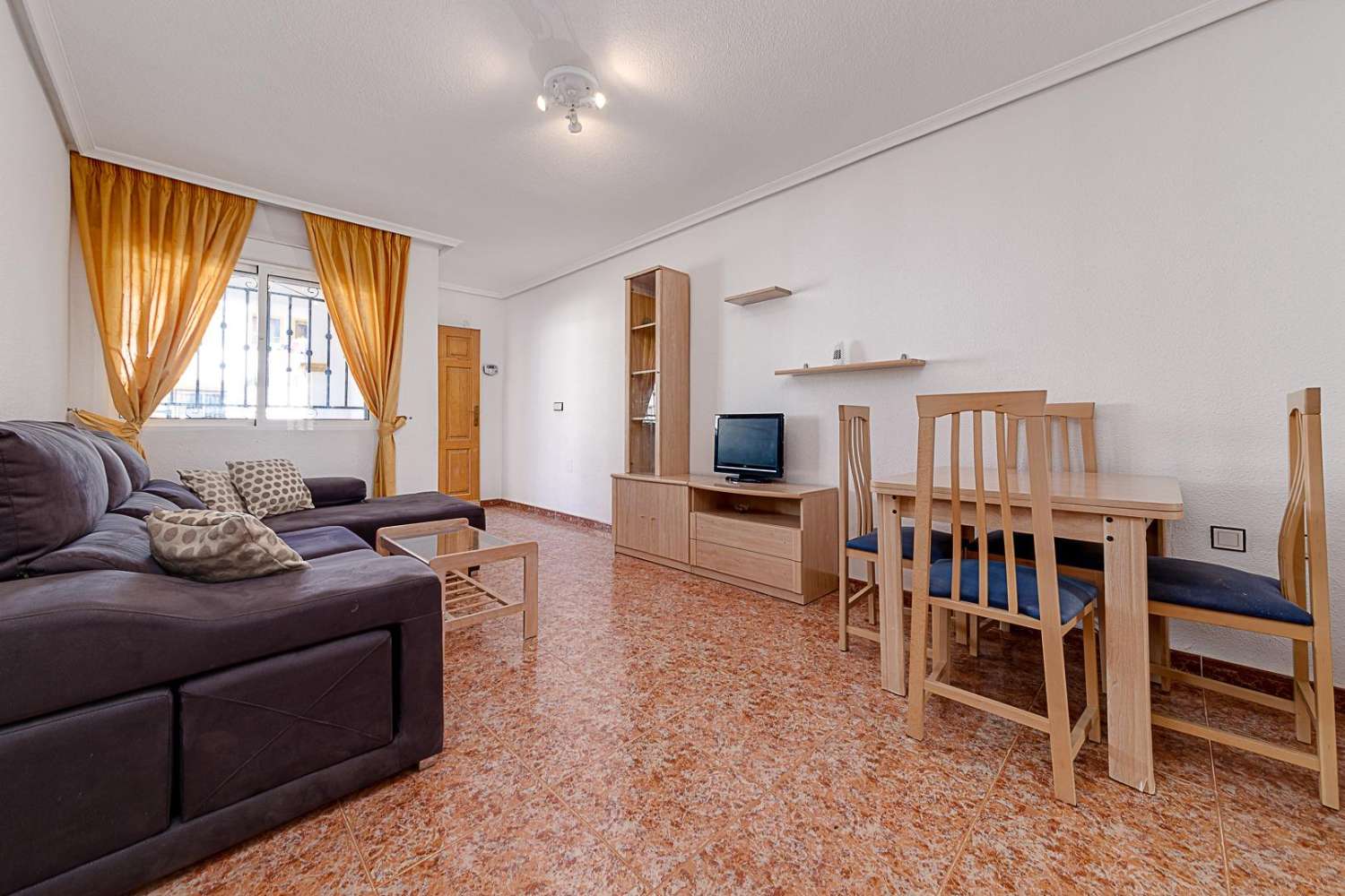 BUNGALOW CON 2 CAMERE DA LETTO CON GIARDINO PRIVATO, PISCINA COMUNITARIA E PARCHEGGIO (Vistabella Golf)