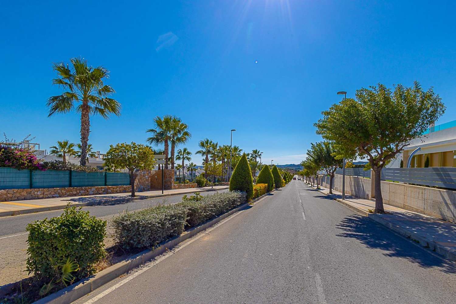 BUNGALOW CON 2 CAMERE DA LETTO CON GIARDINO PRIVATO, PISCINA COMUNITARIA E PARCHEGGIO (Vistabella Golf)