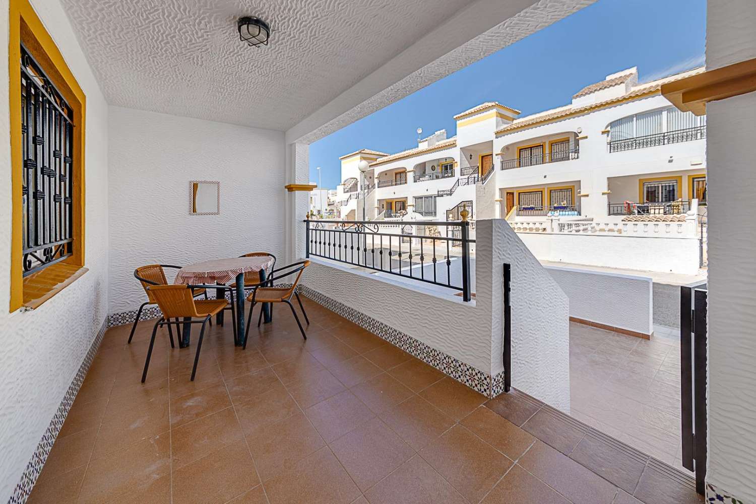 BUNGALOW CON 2 CAMERE DA LETTO CON GIARDINO PRIVATO, PISCINA COMUNITARIA E PARCHEGGIO (Vistabella Golf)