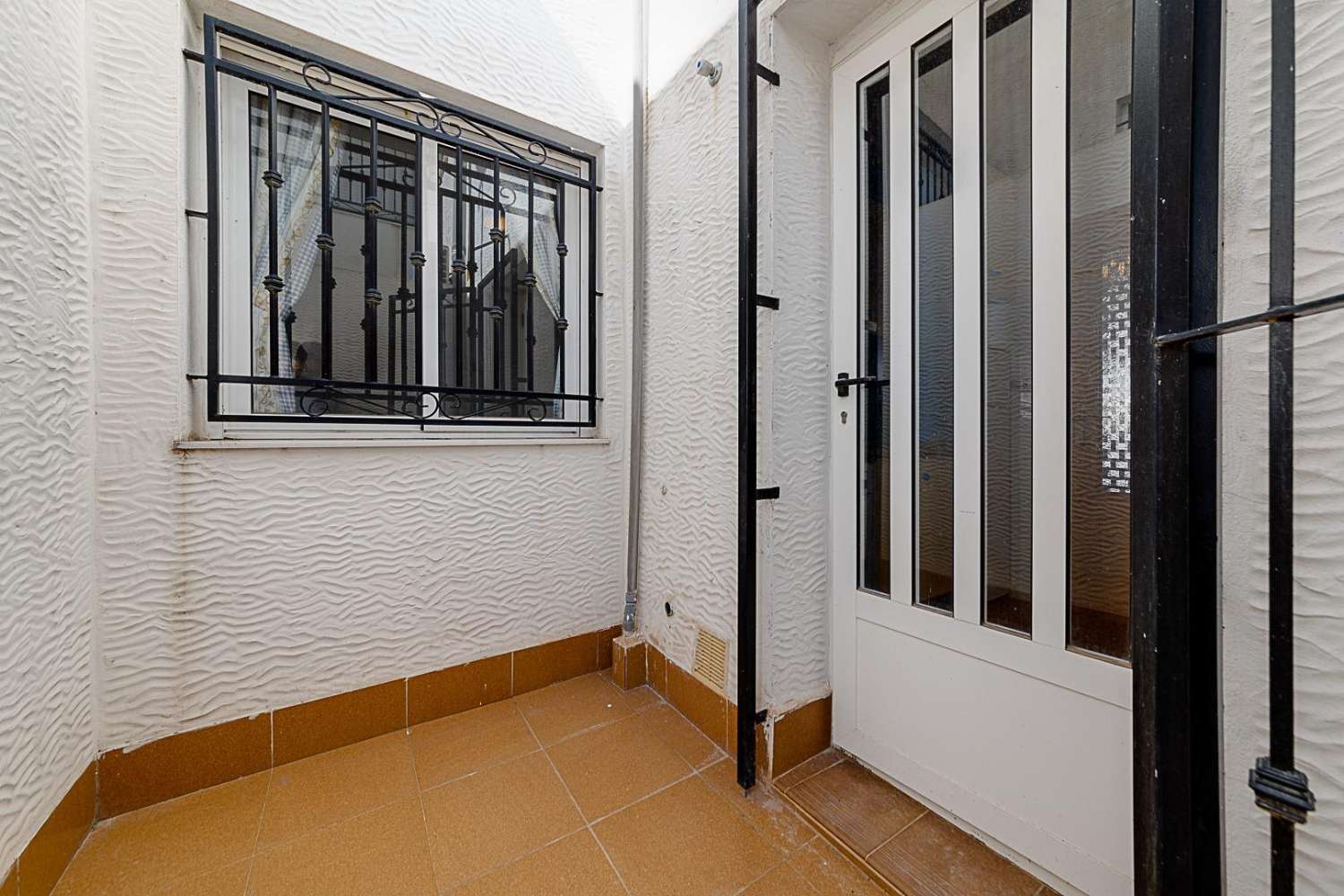 BUNGALOW CON 2 CAMERE DA LETTO CON GIARDINO PRIVATO, PISCINA COMUNITARIA E PARCHEGGIO (Vistabella Golf)