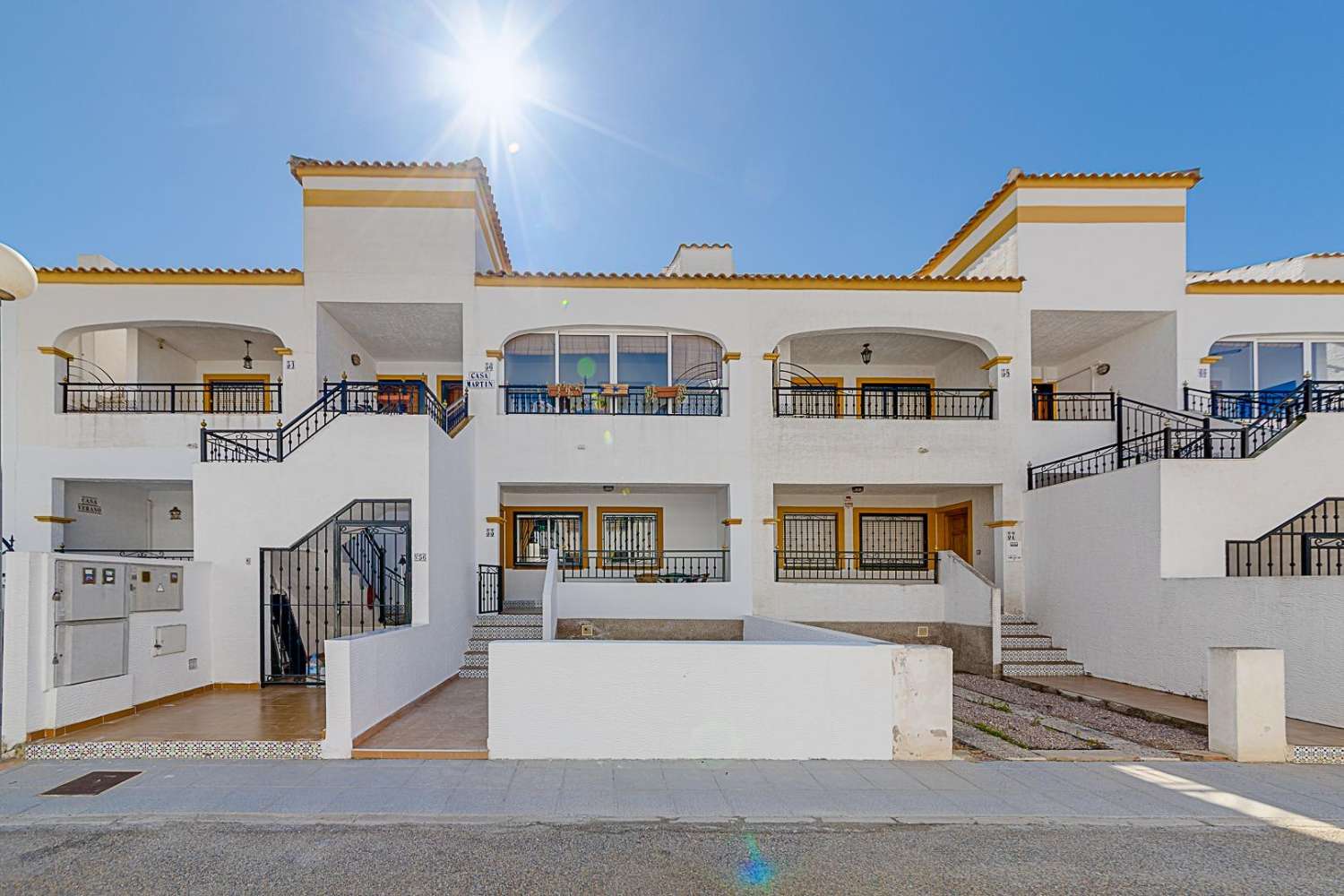 BUNGALOW CON 2 CAMERE DA LETTO CON GIARDINO PRIVATO, PISCINA COMUNITARIA E PARCHEGGIO (Vistabella Golf)
