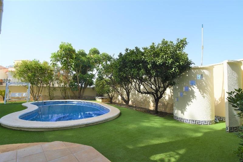 Villa di lusso indipendente, 5 camere da letto, 4 bagni, piscina, giardini, ampio terreno, Ciudad Quesada