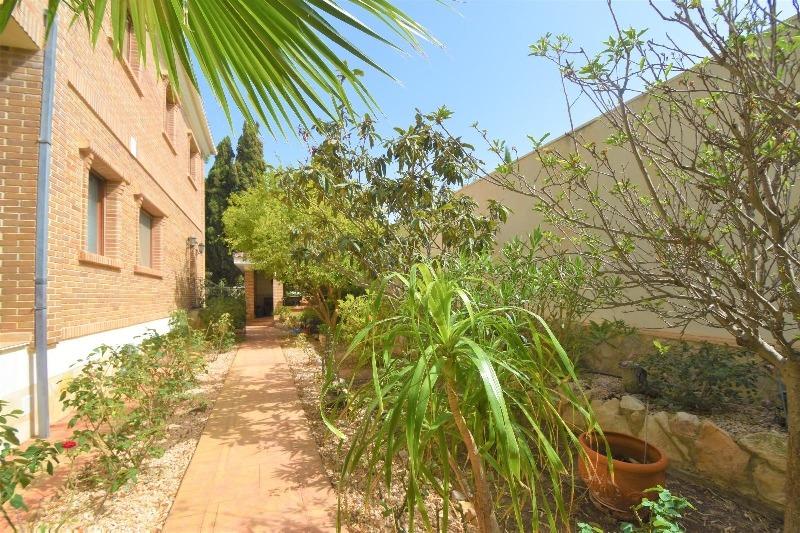 Villa di lusso indipendente, 5 camere da letto, 4 bagni, piscina, giardini, ampio terreno, Ciudad Quesada