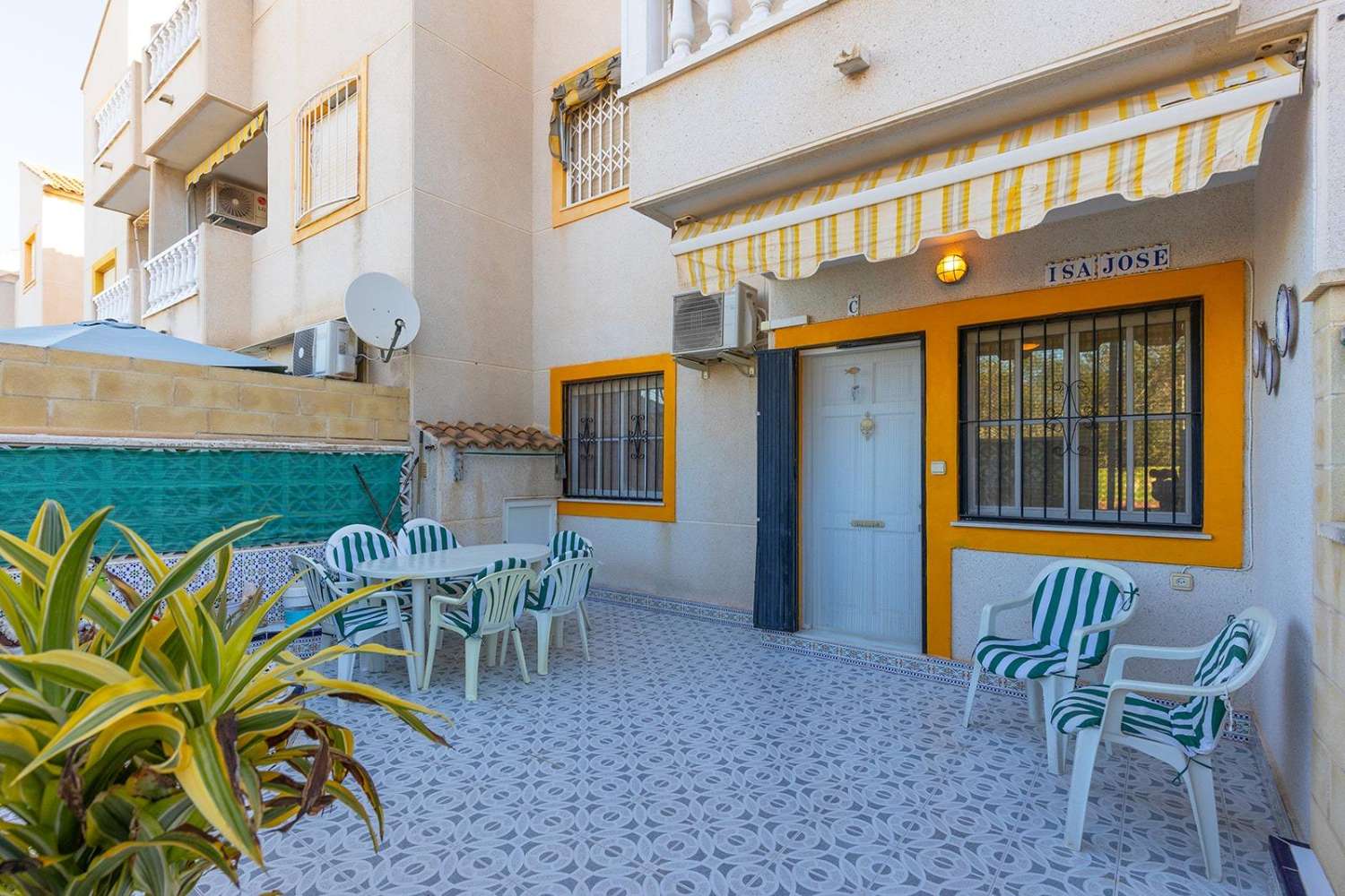 Bungalow med 1 sovrum och gemensam pool