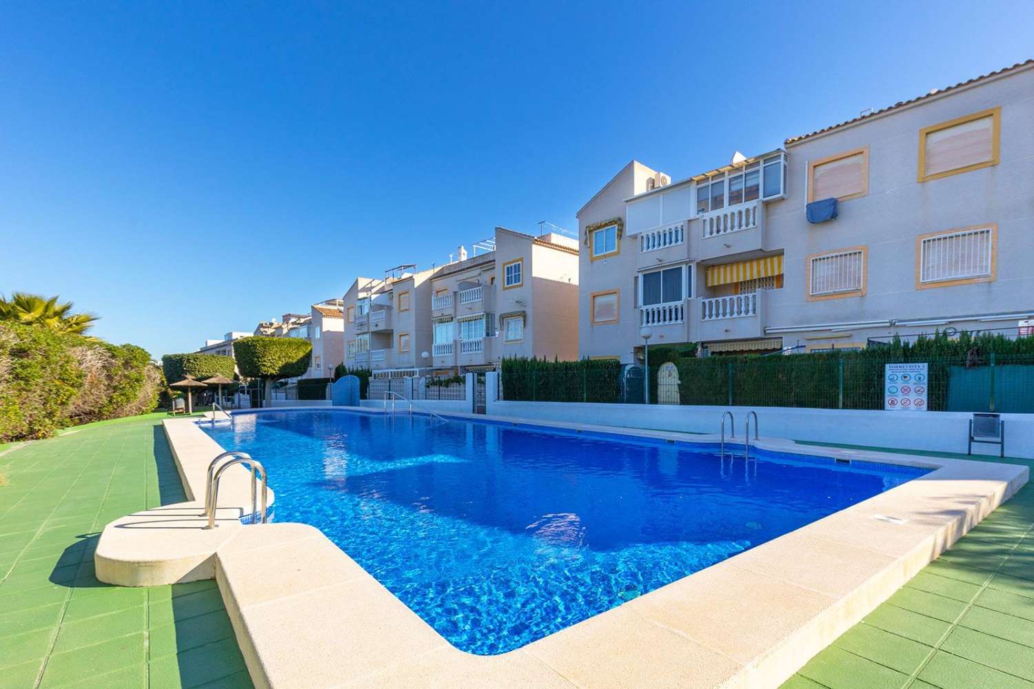 Bungalow med 1 sovrum och gemensam pool