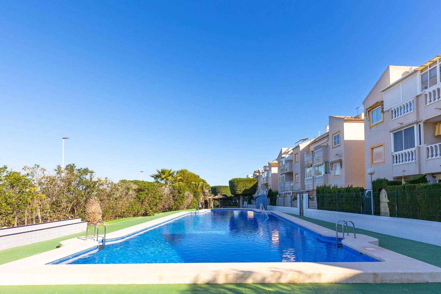 Bungalow med 1 sovrum och gemensam pool