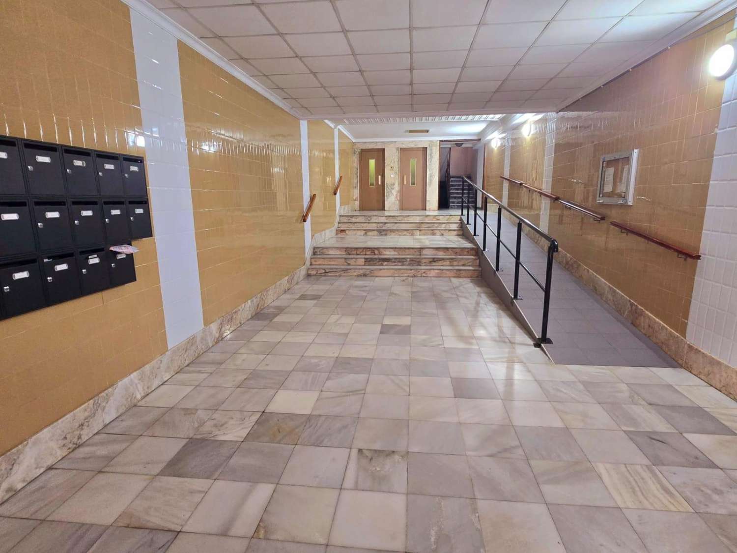 Квартира площадью 102 м2, 3 спальни рядом с пляжем, терраса и лифт, Торревьеха Асекион