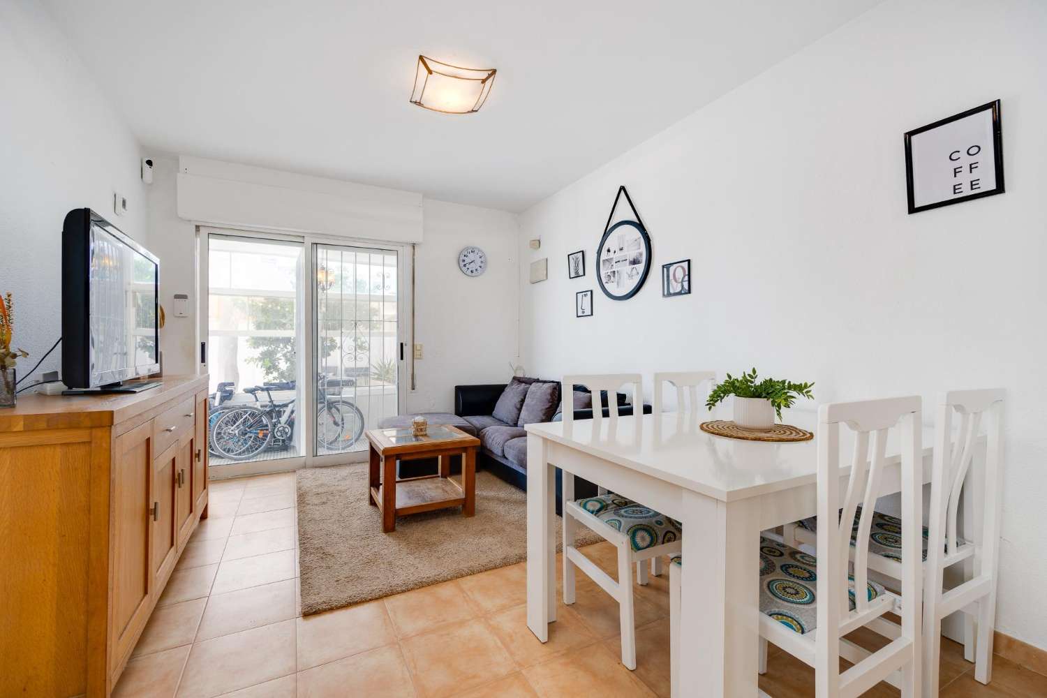 Fantastiskt radhus med 2 sovrum, privat trädgård och solarium