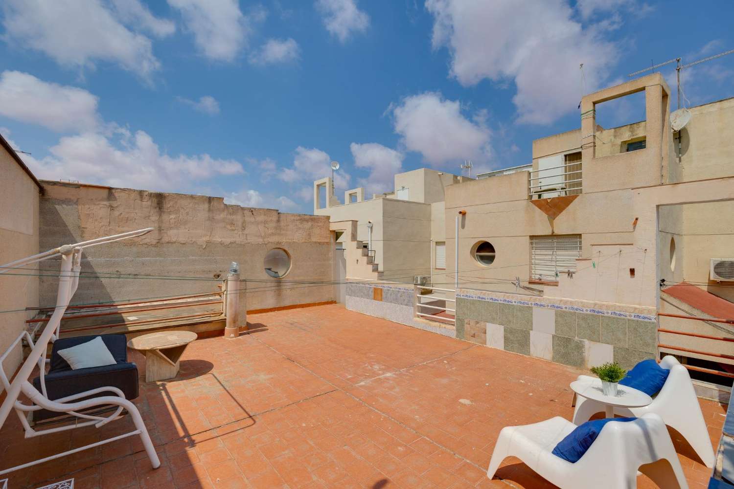 Fantastiskt radhus med 2 sovrum, privat trädgård och solarium