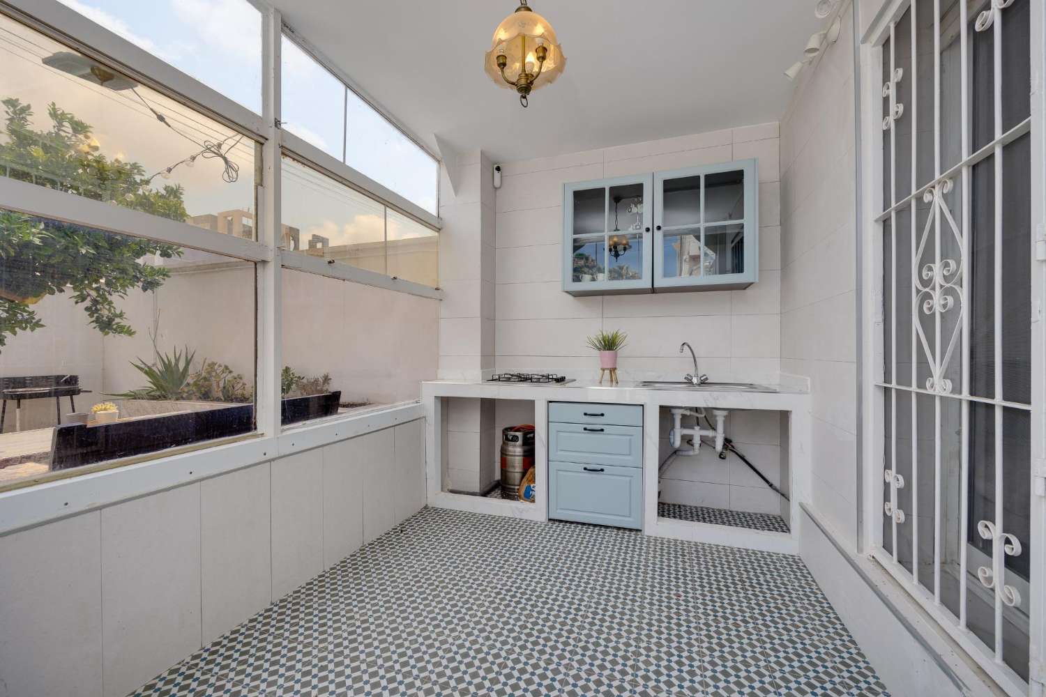 Fantastiskt radhus med 2 sovrum, privat trädgård och solarium