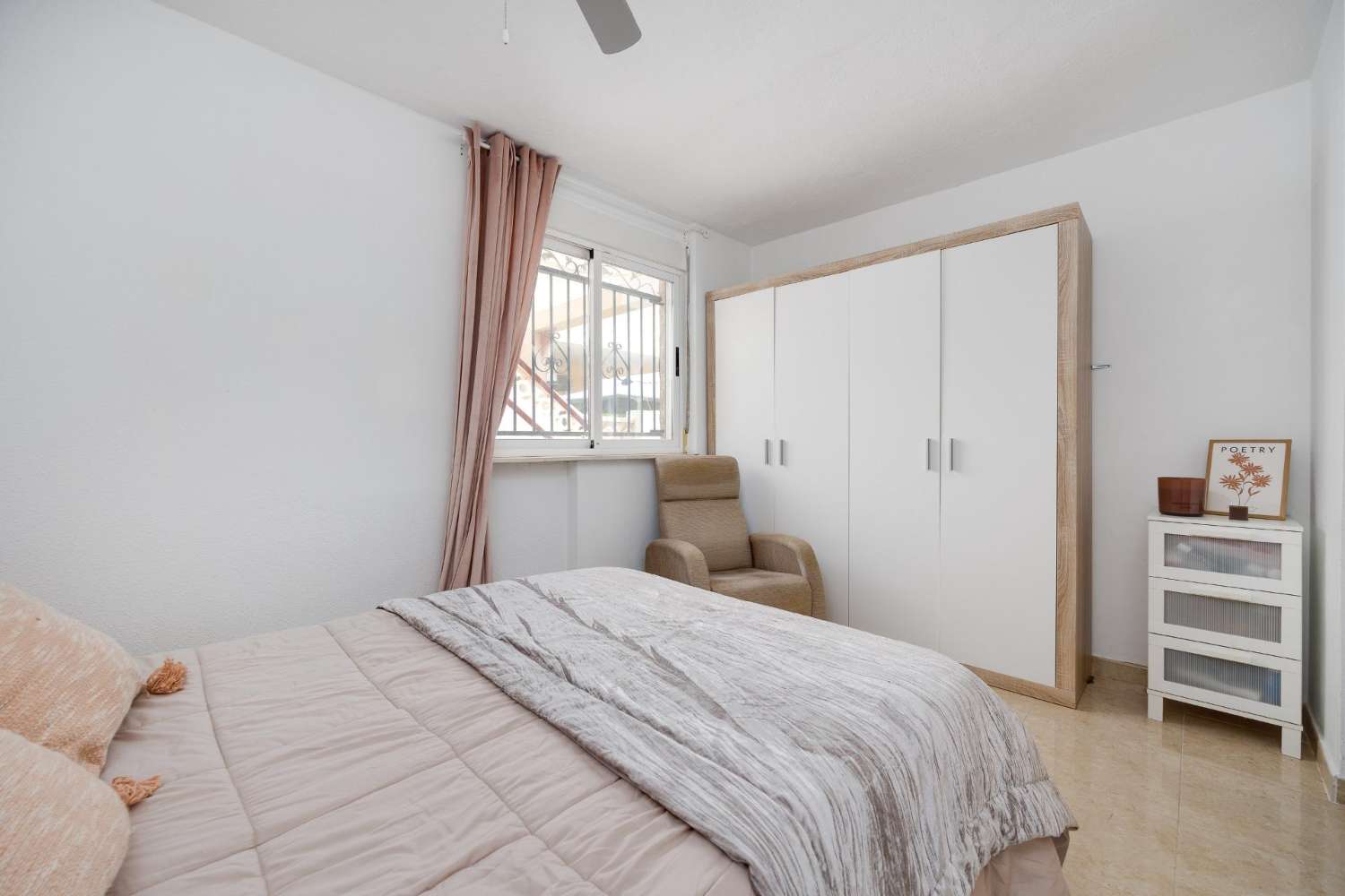 Fantastiskt radhus med 2 sovrum, privat trädgård och solarium