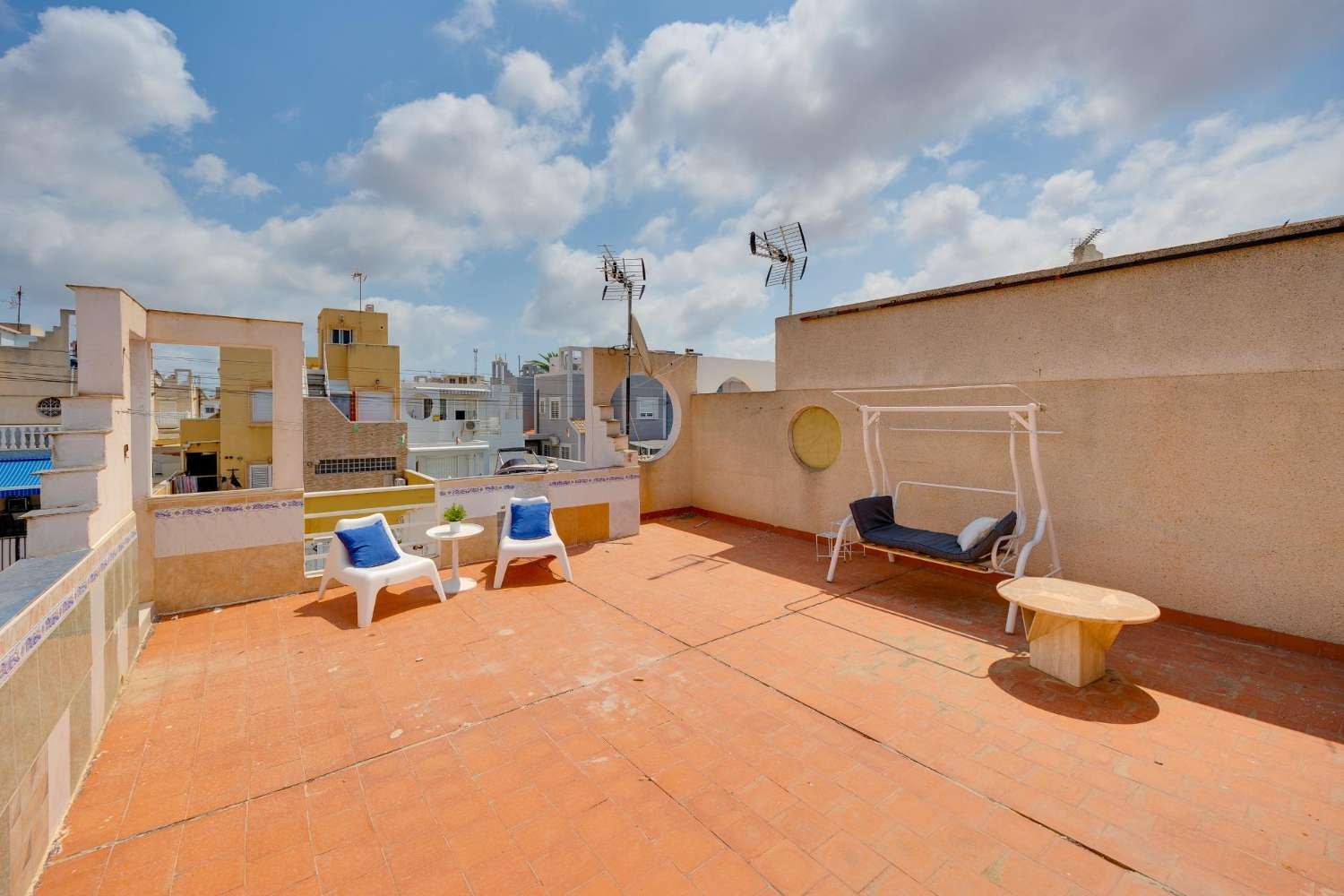 Fantastiskt radhus med 2 sovrum, privat trädgård och solarium