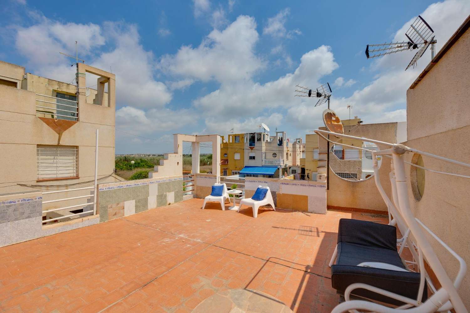Fantastiskt radhus med 2 sovrum, privat trädgård och solarium