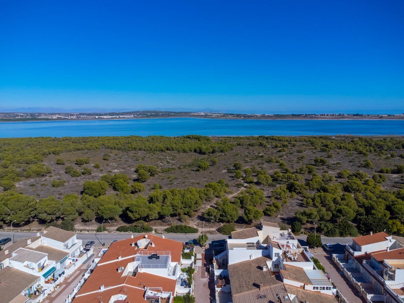 HJØRNE-DUPLEKS MED UTSIKT OVER NATURPARKEN LA MATA TORREVIEJA