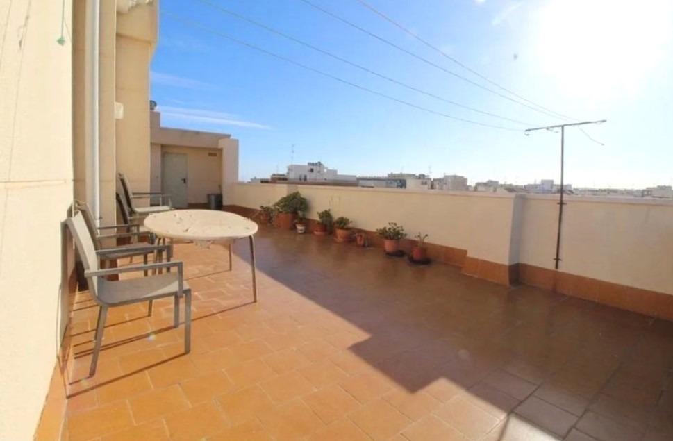 Leilighet med 2 soverom og 2 bad i mezzanin, ca. 10 minutters gange fra Playa del Cura TORREVIEJA