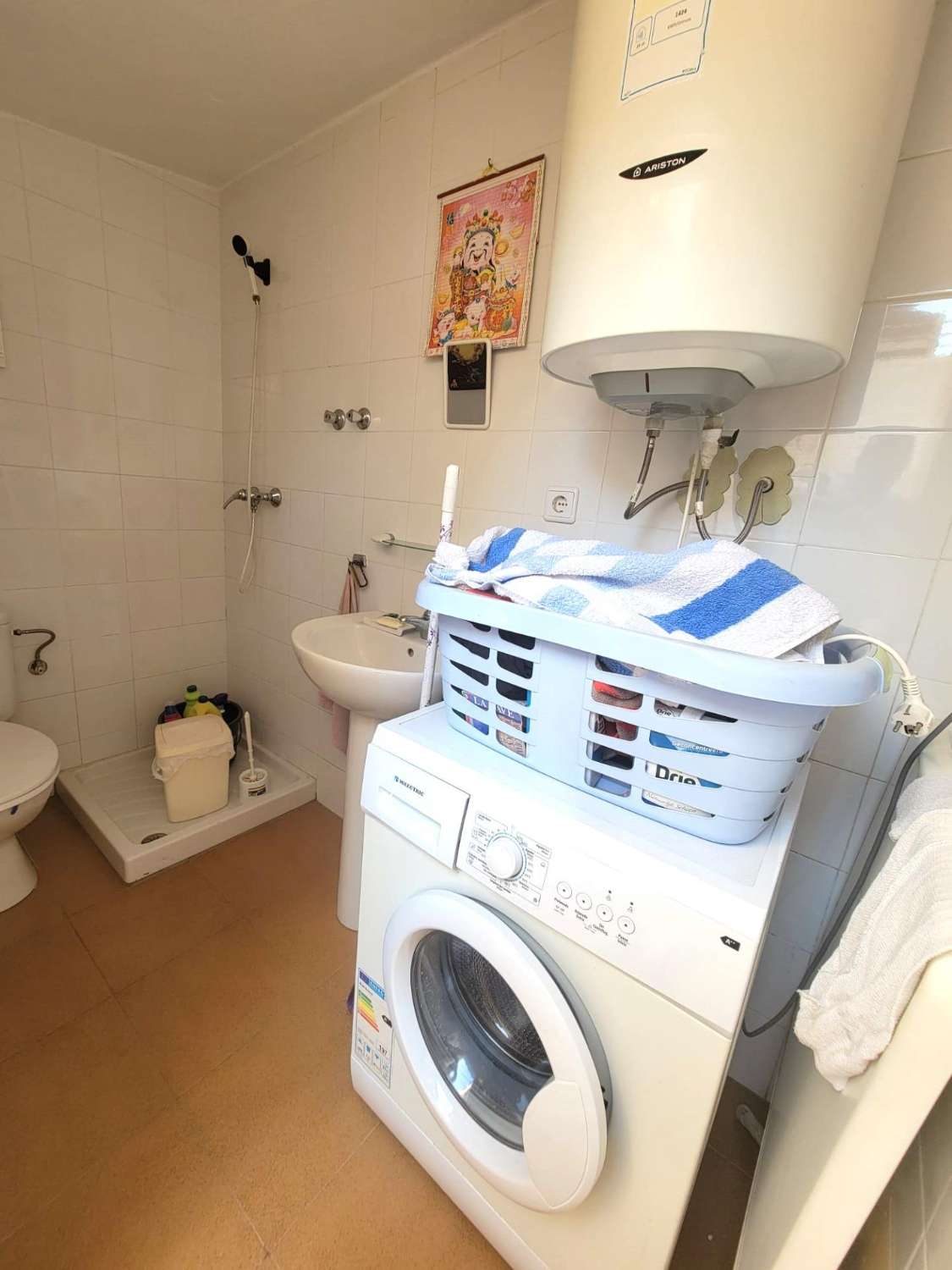 Ruime twee-onder-een-kapwoning, 3 slaapkamers, 3 badkamers, afgesloten garage met berging en gemeenschappelijk zwembad, in Playa Flamenca