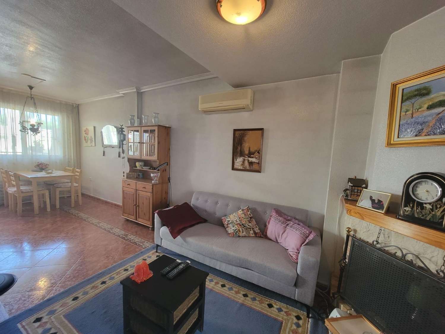 Ruime twee-onder-een-kapwoning, 3 slaapkamers, 3 badkamers, afgesloten garage met berging en gemeenschappelijk zwembad, in Playa Flamenca