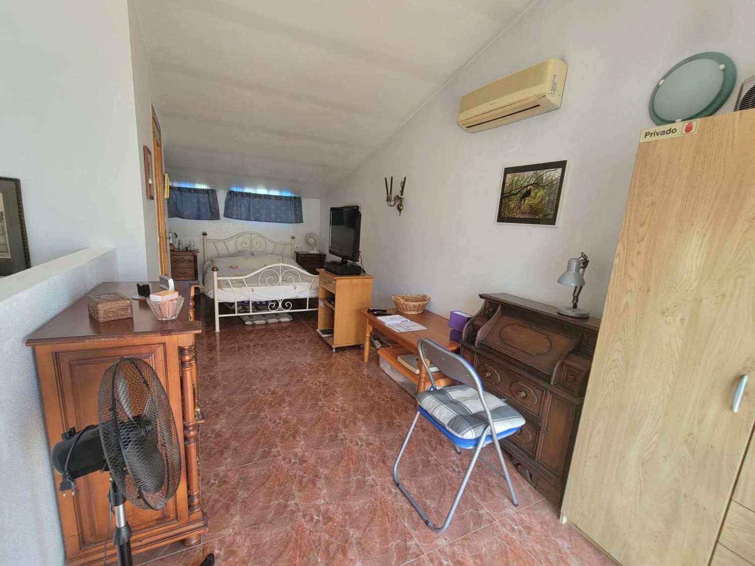 Ruime twee-onder-een-kapwoning, 3 slaapkamers, 3 badkamers, afgesloten garage met berging en gemeenschappelijk zwembad, in Playa Flamenca