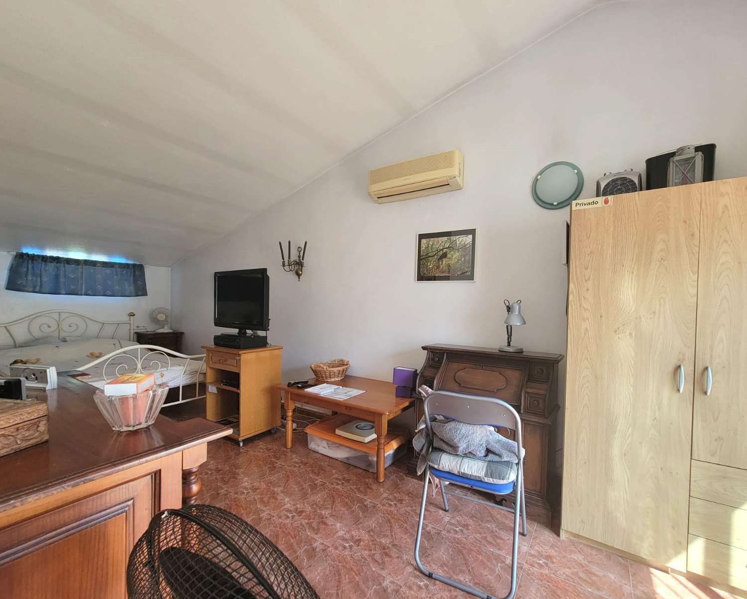 Ruime twee-onder-een-kapwoning, 3 slaapkamers, 3 badkamers, afgesloten garage met berging en gemeenschappelijk zwembad, in Playa Flamenca